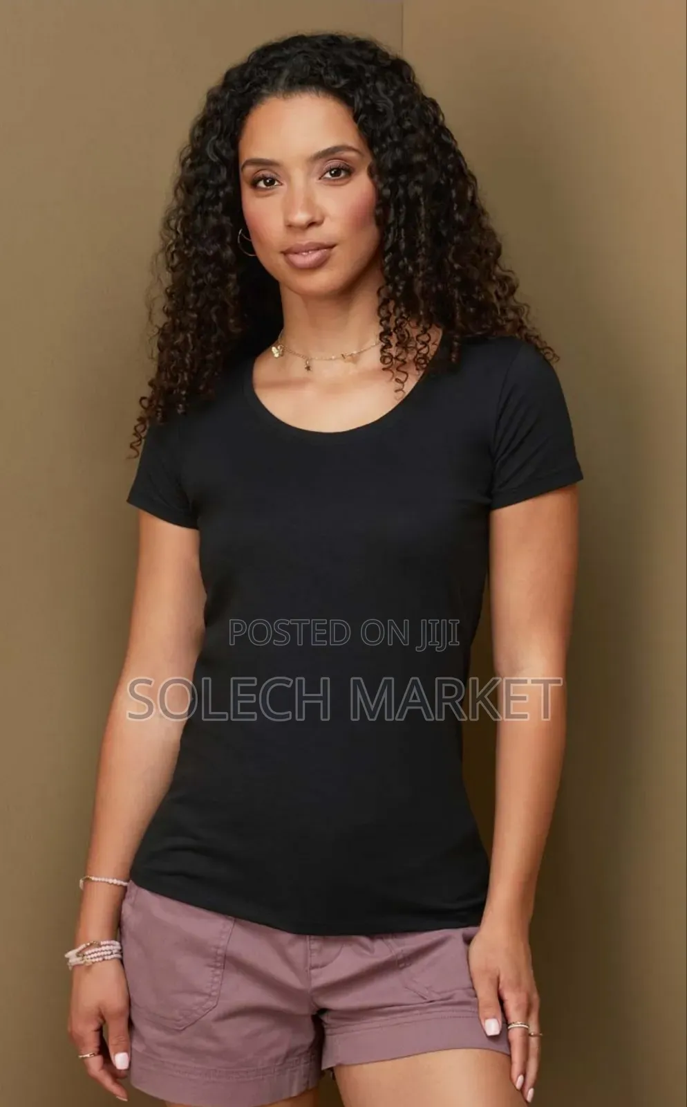 Uniqlo Airism v-Neck Short-Sleeve T-Shirt.