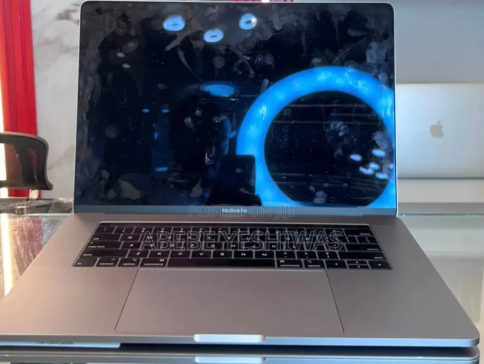 New Laptop Apple MacBook Pro 2018 16GB Intel Core i7 SSD 512GB