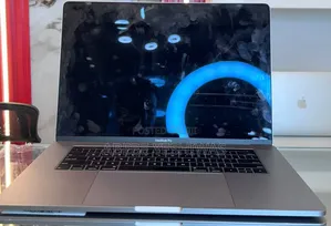 New Laptop Apple MacBook Pro 2018 16GB Intel Core i7 SSD 512GB