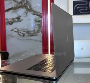 New Laptop Apple MacBook Pro 2018 16GB Intel Core i7 SSD 512GB