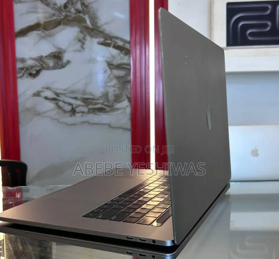 New Laptop Apple MacBook Pro 2018 16GB Intel Core i7 SSD 512GB