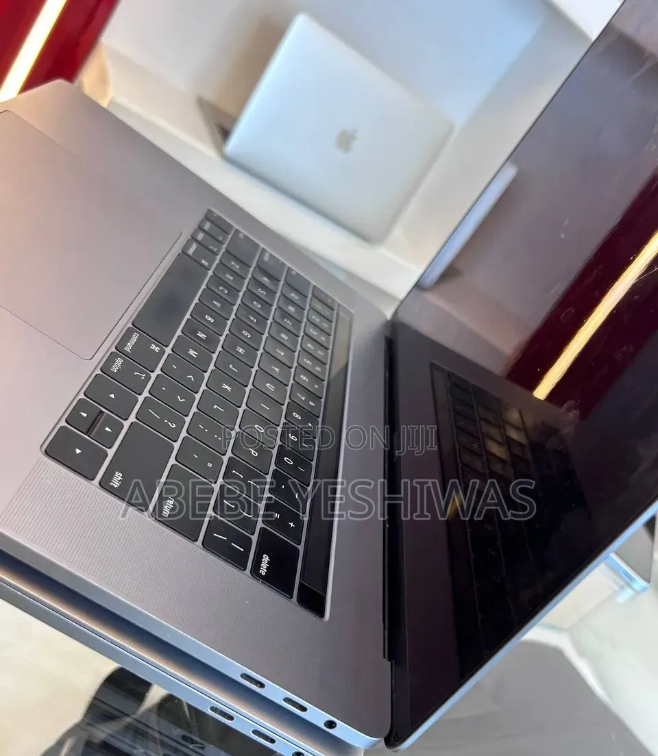 New Laptop Apple MacBook Pro 2018 16GB Intel Core i7 SSD 512GB