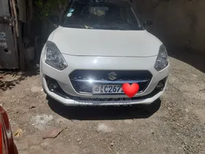 Suzuki Swift 2022 White