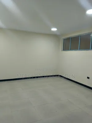 የሚከራይ መጋዘን ቃሊቲ አአ 5 ክፍል ቢሮ ጋር