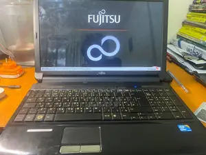 Laptop Fujitsu Lifebook AH530 6GB Intel Core i3 HDD 320GB