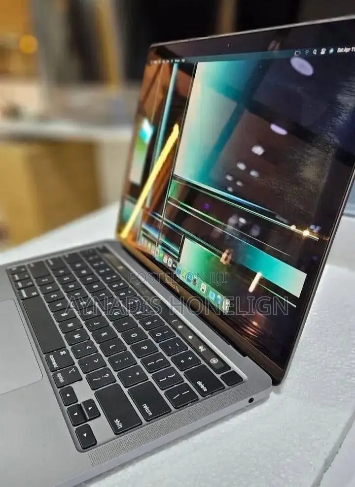 New Laptop Apple MacBook Pro 2022 M2 8GB Apple M2 SSD 256GB