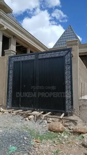 4bdrm House in ዱከም ከተማ, East Shewa for sale
