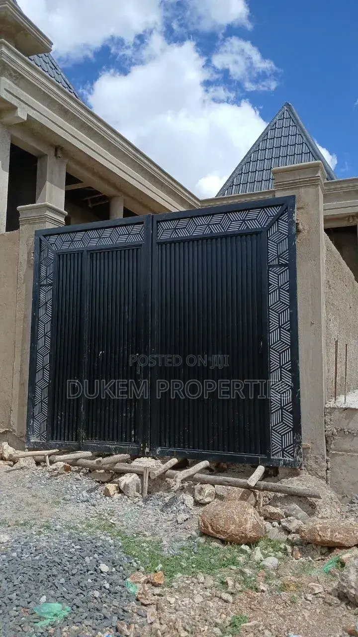 4bdrm House in ዱከም ከተማ, East Shewa for sale