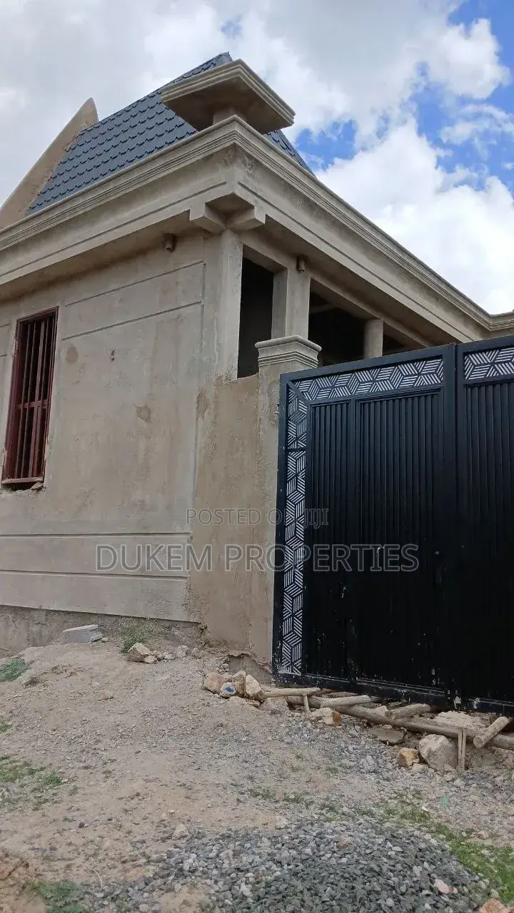 4bdrm House in ዱከም ከተማ, East Shewa for sale