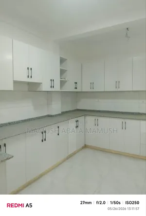 6bdrm Apartment in ሰባሁለት, Bole for sale