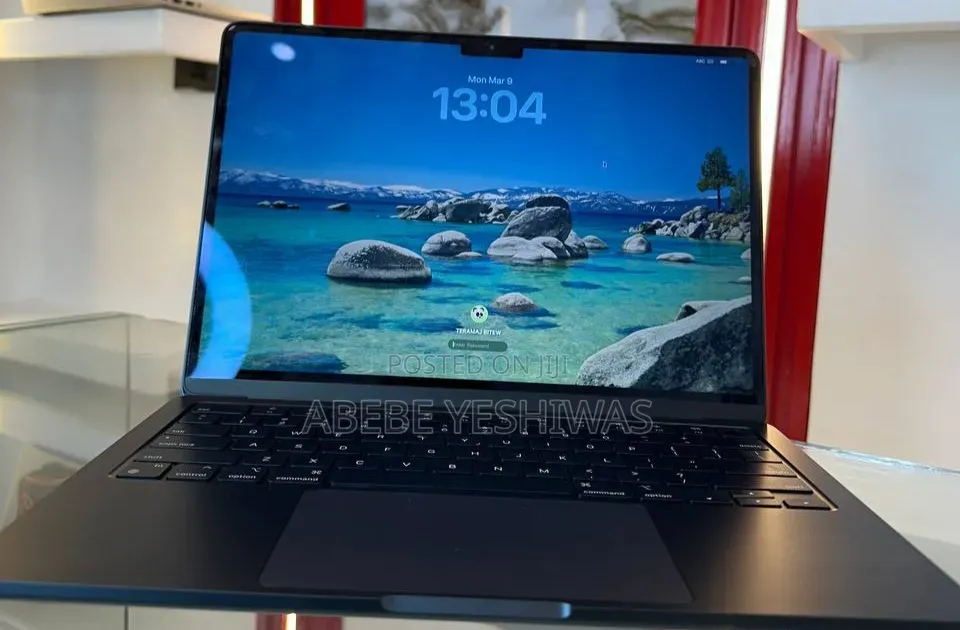 New Laptop Apple MacBook Air 2024 M3 16GB Apple M3 SSD 512GB