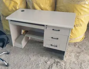 የቢሮ ጠርጴዛዎች