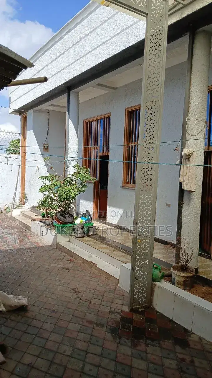 Furnished 5bdrm House in ዱከም ከተማ, East Shewa for sale