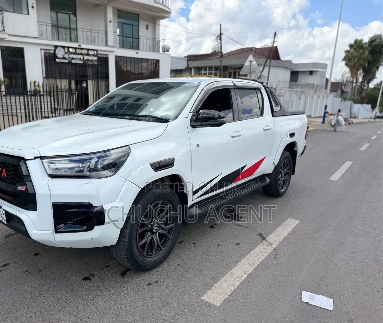 Toyota Hilux 2022 White