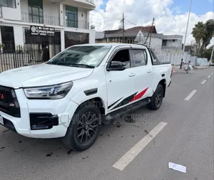 Toyota Hilux 2022 White