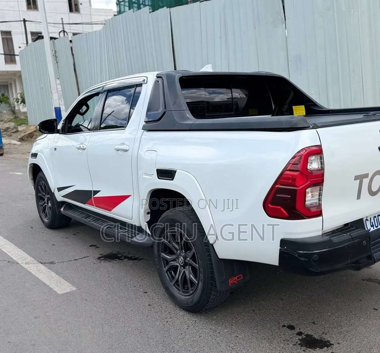 Toyota Hilux 2022 White