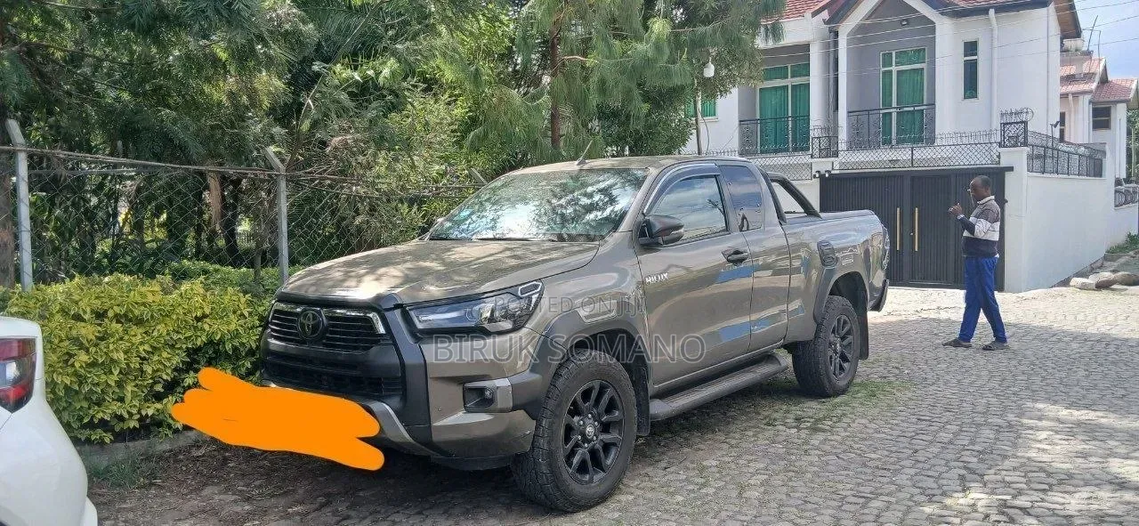 Toyota Hilux 2022 Green