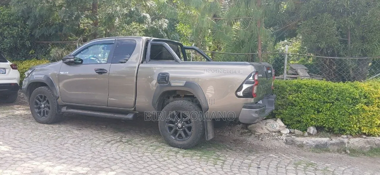 Toyota Hilux 2022 Green