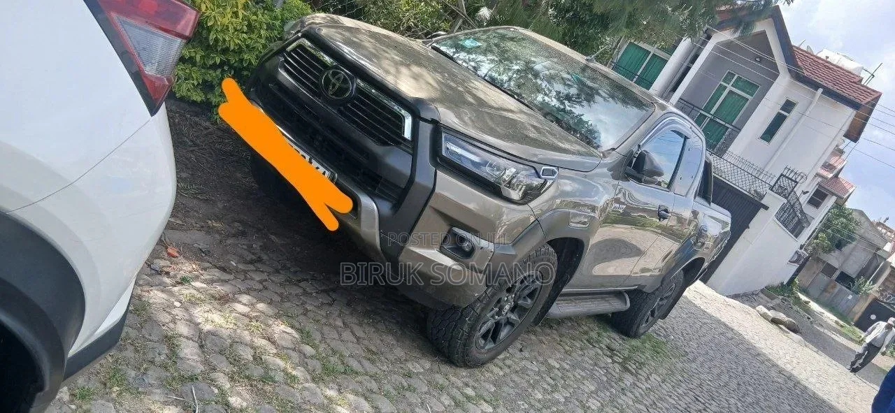 Toyota Hilux 2022 Green