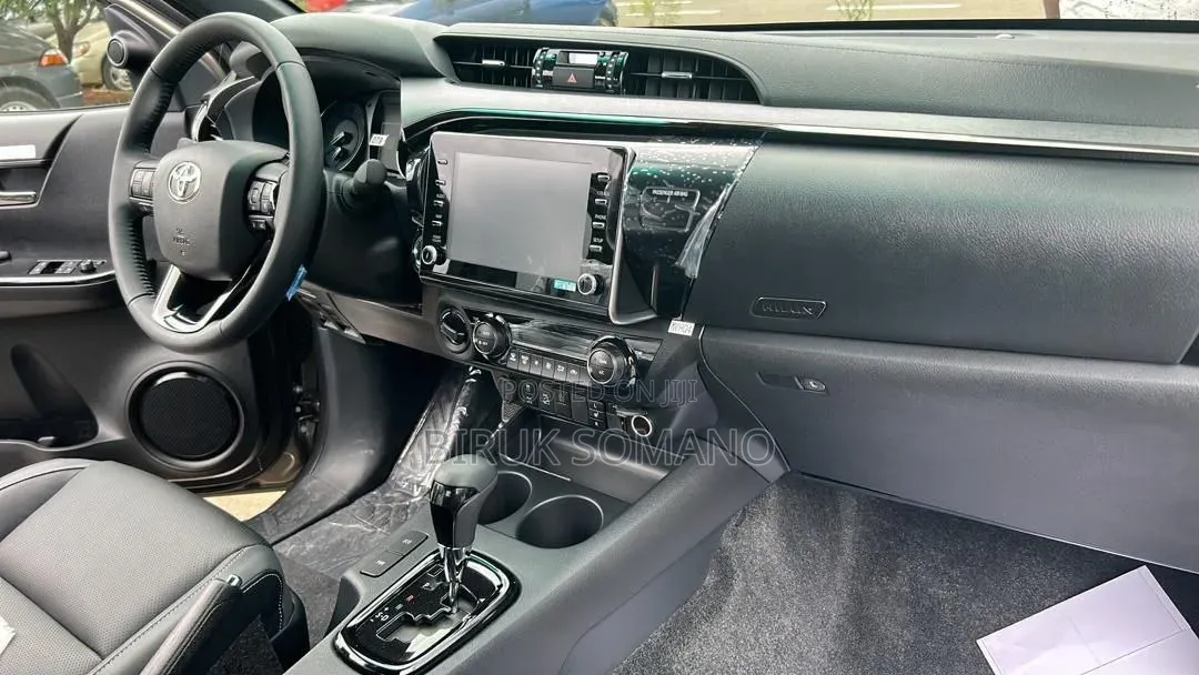 Toyota Hilux 2022 Green