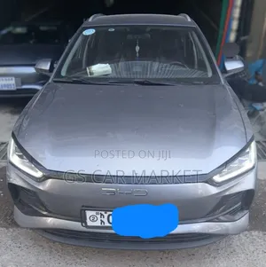 BYD E2 43 kWh 94 hp FWD 2024 Silver