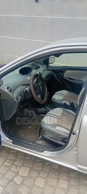 Toyota Vitz 2002 Silver