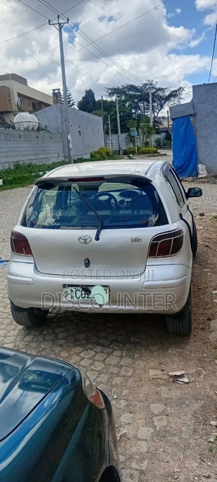 Toyota Vitz 2002 Silver
