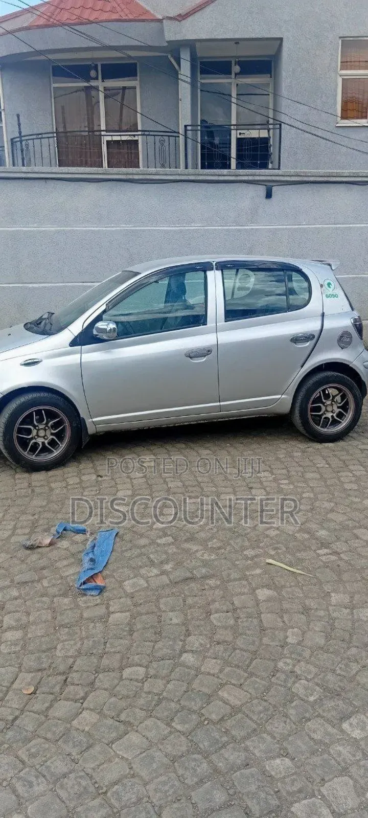 Toyota Vitz 2002 Silver