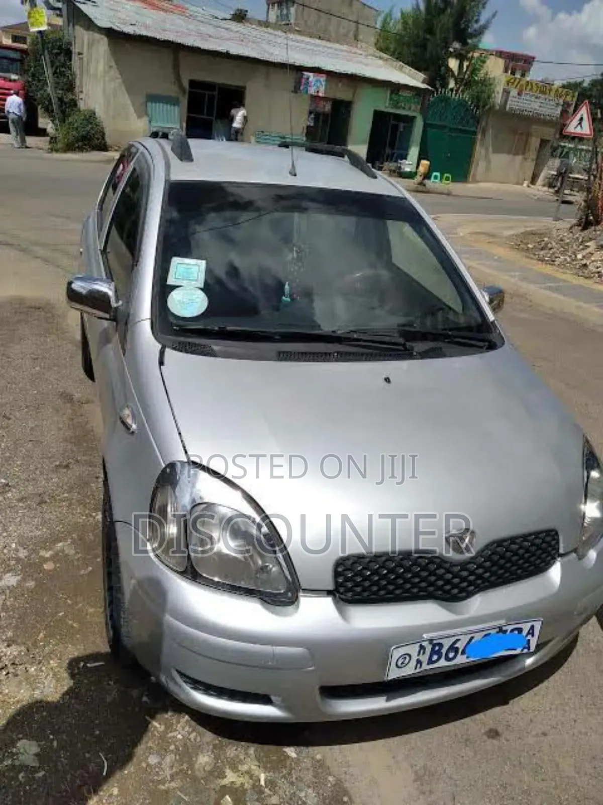 Toyota Vitz 2002 Silver