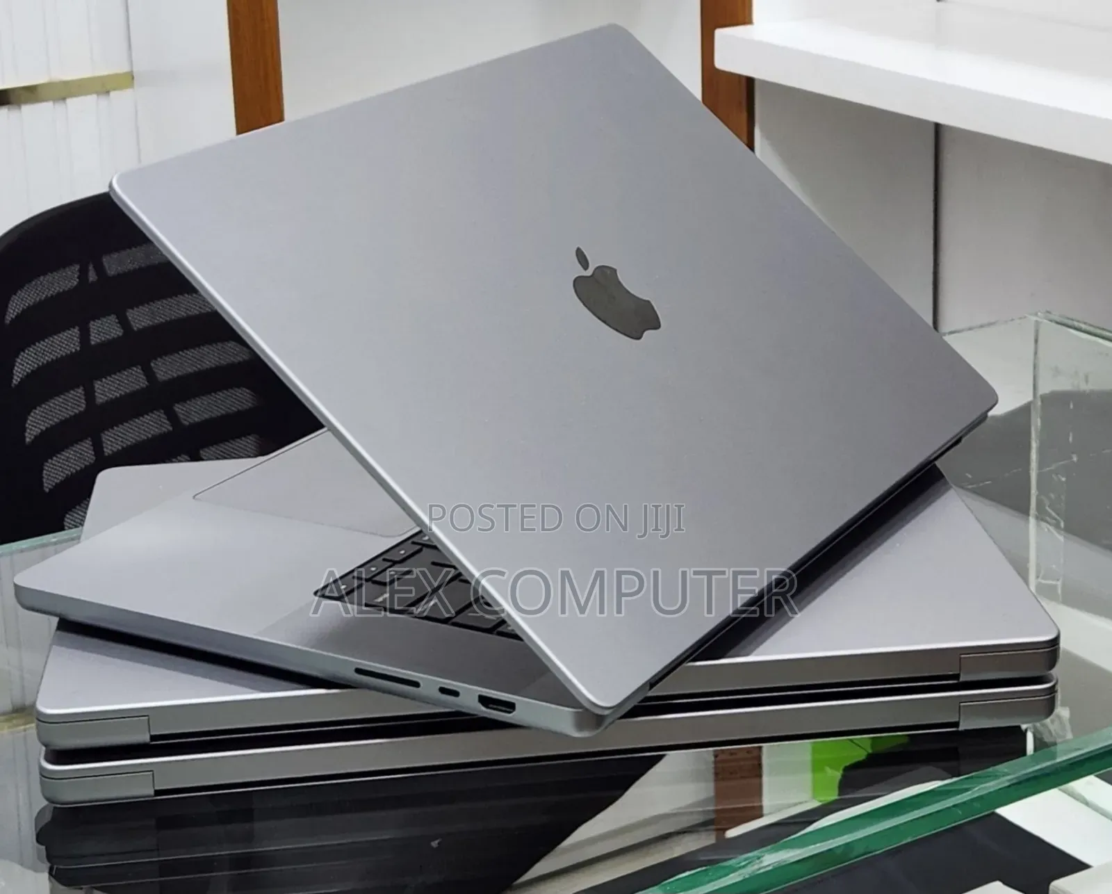 New Laptop Apple MacBook Pro 2021 M1 32GB Apple M1 Pro SSD 512GB