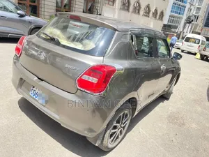 Suzuki Swift 2022 Gray