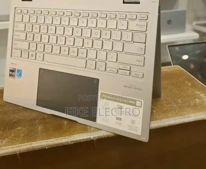 New Laptop Asus ZenBook Flip 14 UX461UA 16GB Intel Core i7 SSD 1T