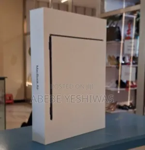 New Laptop Apple MacBook Air 2025 M4 16GB Intel Core i9 SSD 512GB