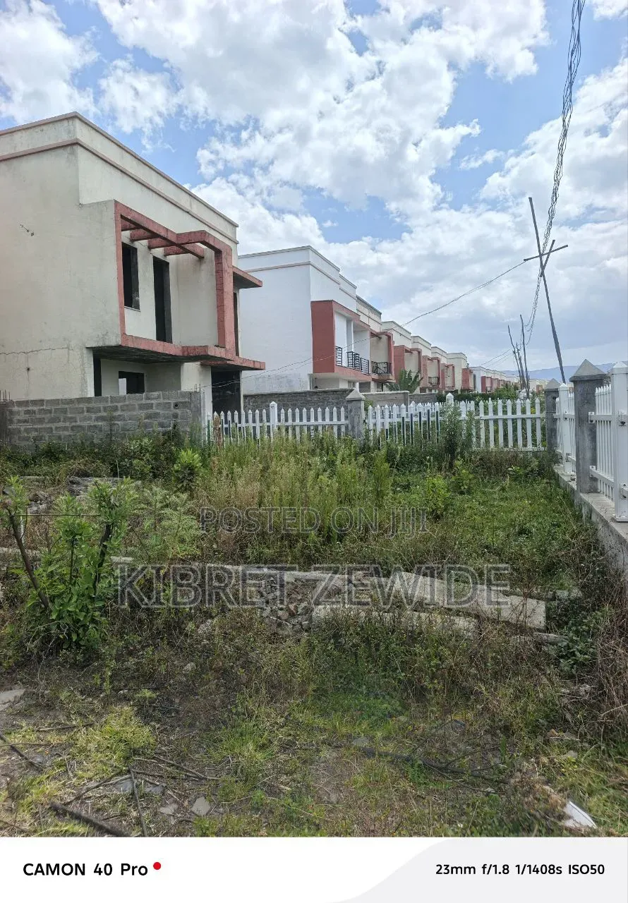 6bdrm Farm House in Kibert Zewdie, Yeka for sale