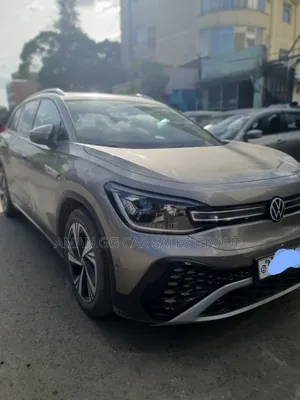Volkswagen ID.6 2022 Gold