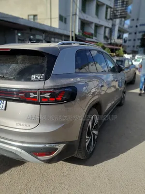 Volkswagen ID.6 2022 Gold