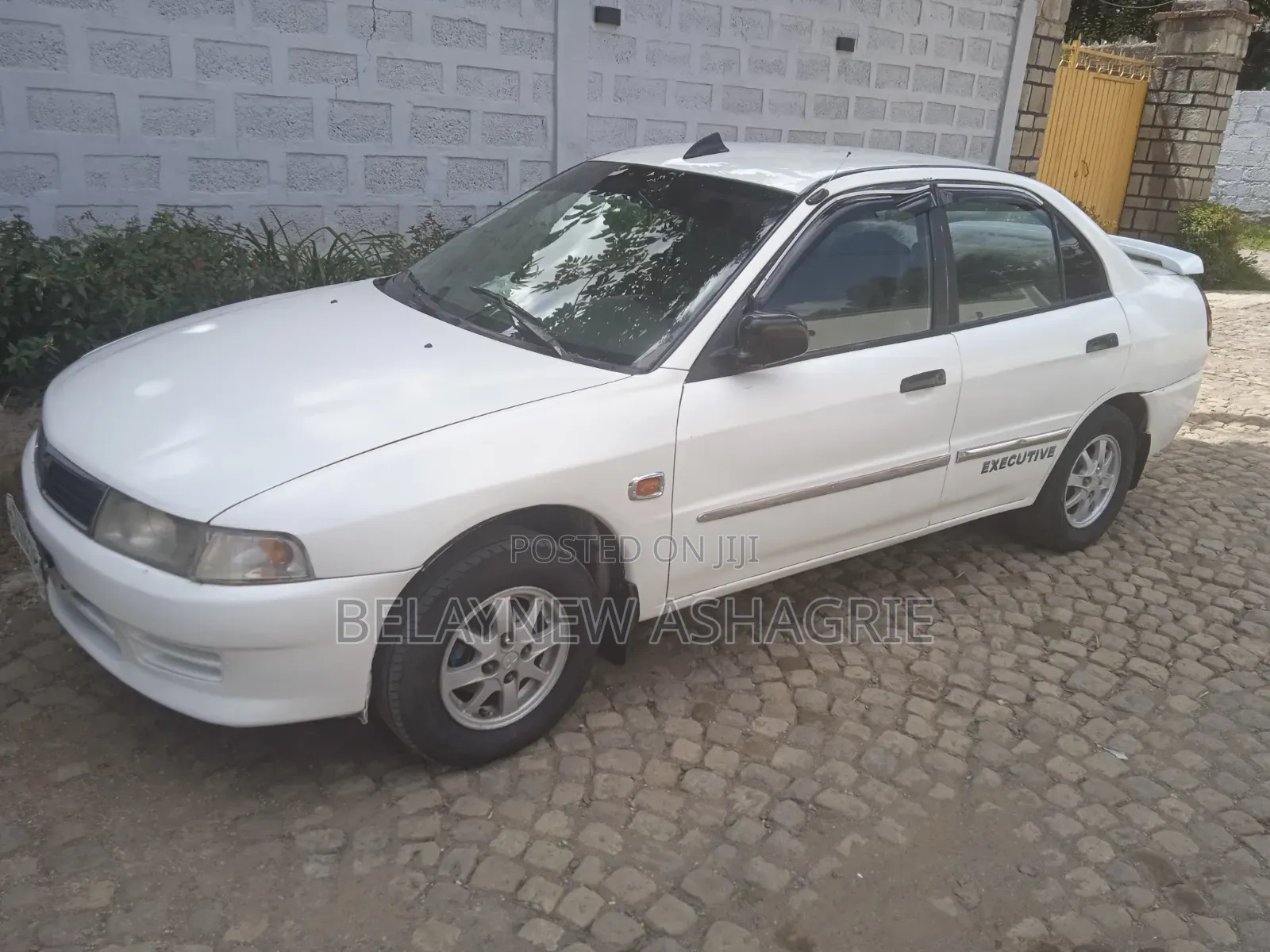 Mitsubishi Lancer 2000 White