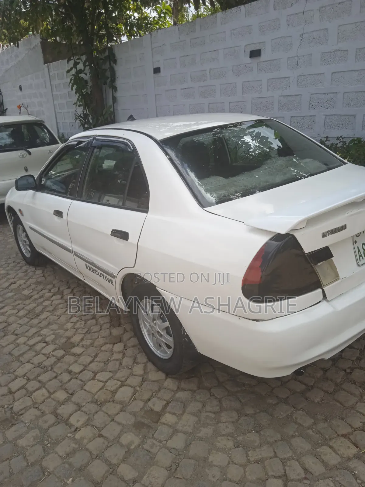 Mitsubishi Lancer 2000 White