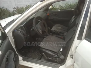 Mitsubishi Lancer 2000 White