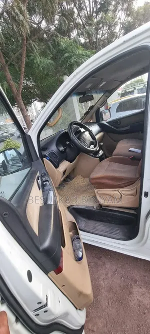 Hyundai H1 2009 White