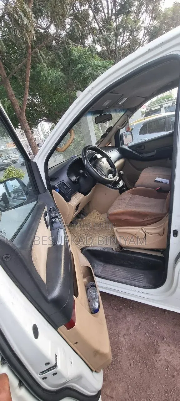 Hyundai H1 2009 White