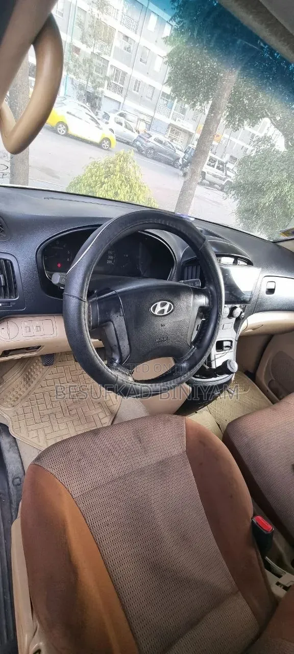 Hyundai H1 2009 White