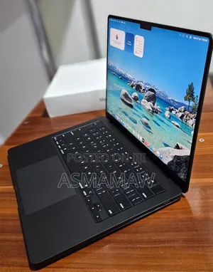 New Laptop Apple MacBook Pro 2025 M5 16GB Intel Core i5 SSD 512GB