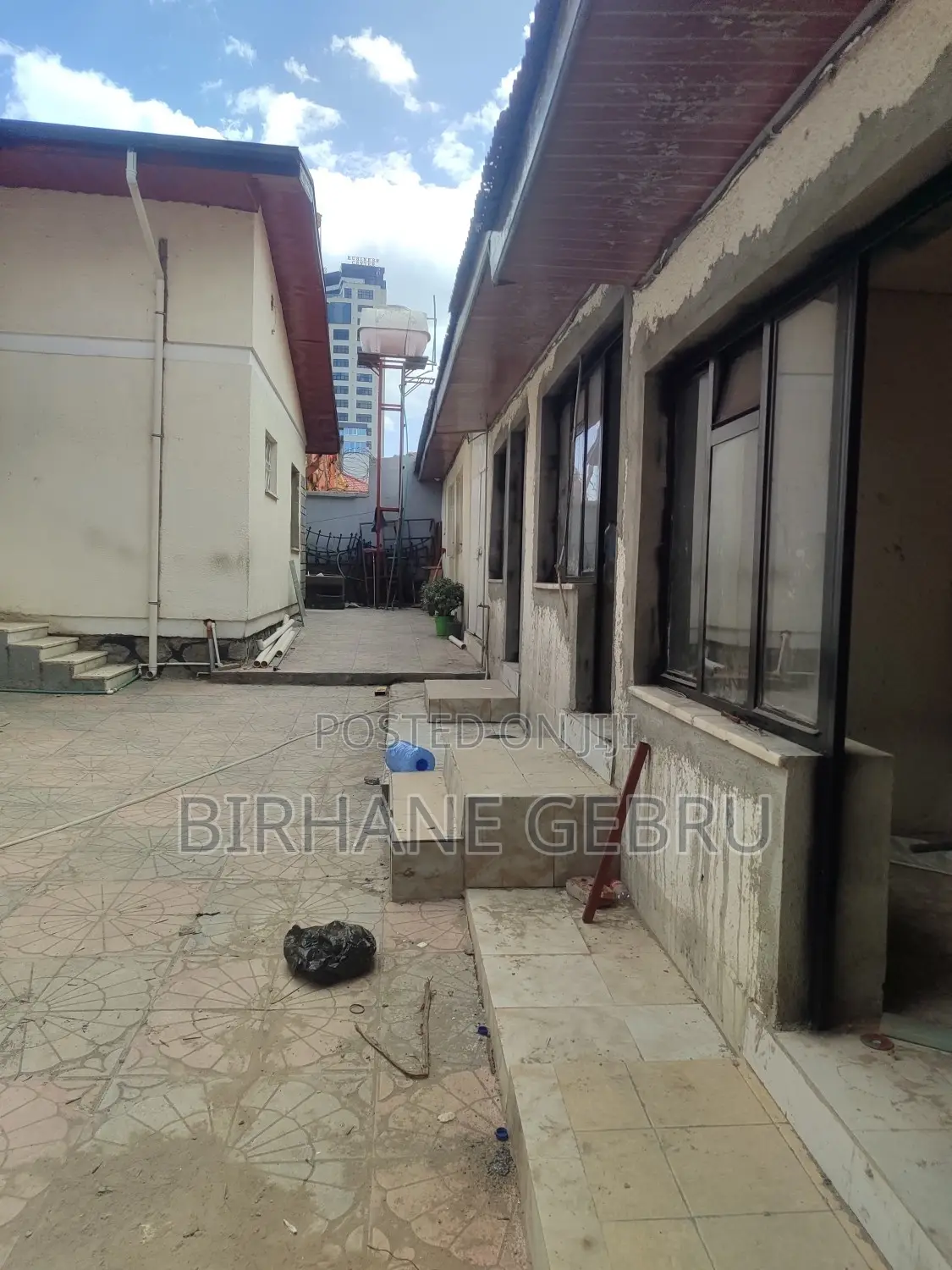 Villa House Rent for Resturant .Bergery .Office and Other Business