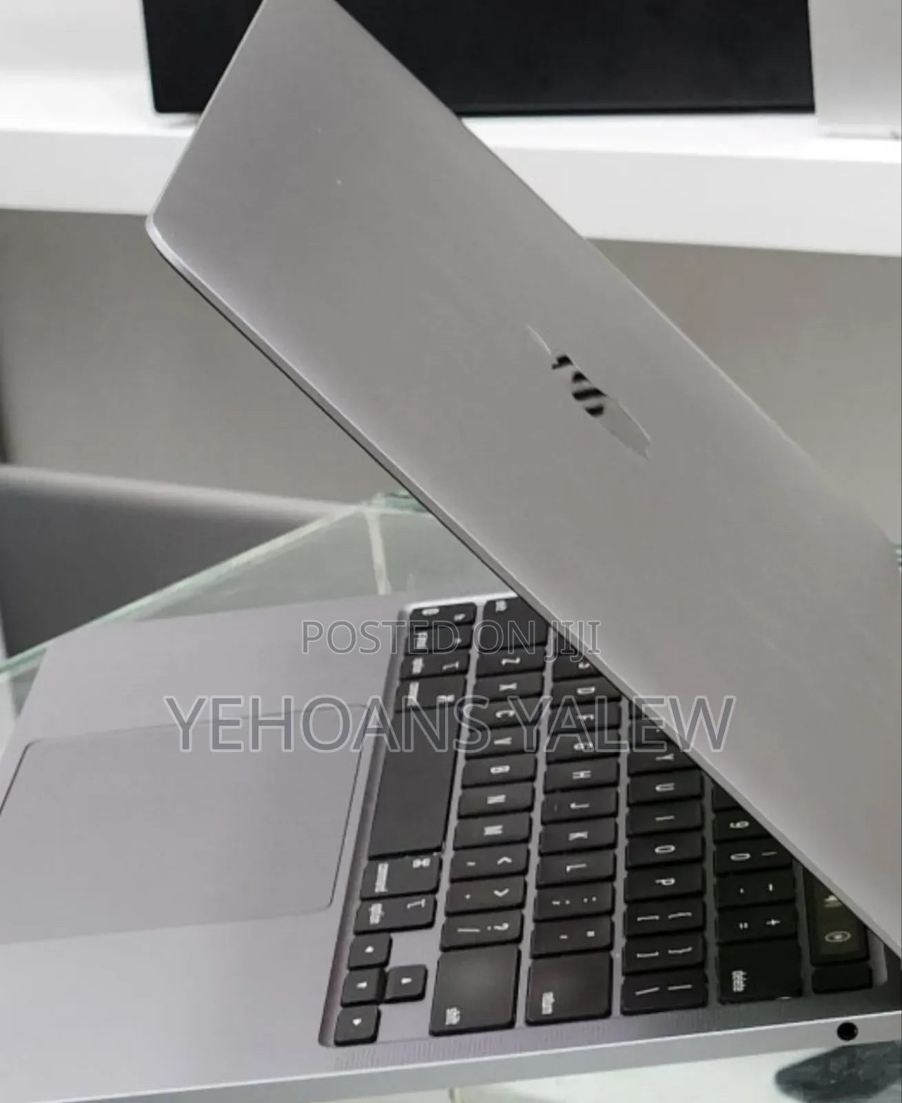 New Laptop Apple MacBook Pro 2020 M1 16GB Apple M1 SSD 256GB