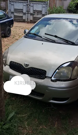 Toyota Vitz 2002 Silver