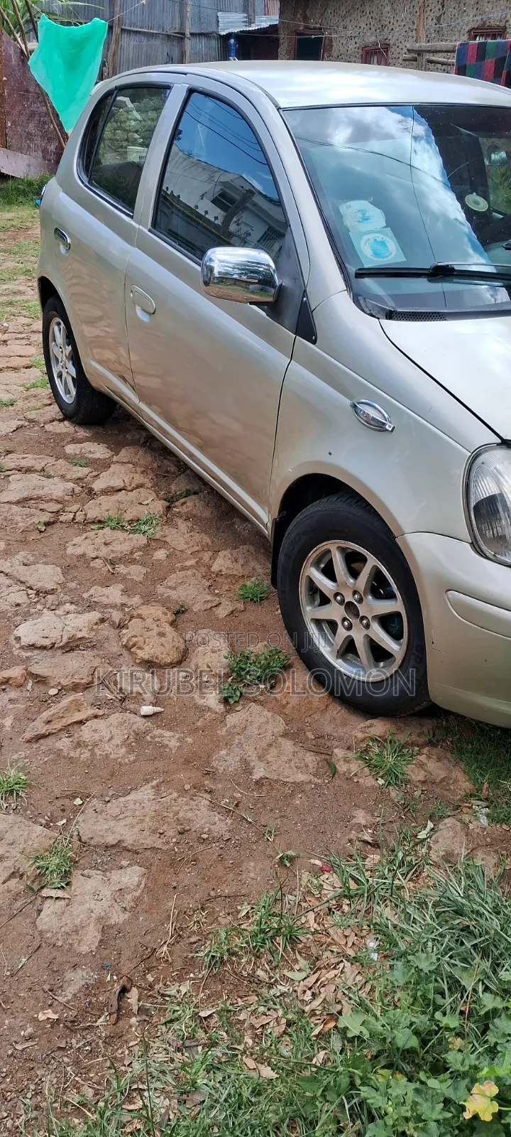 Toyota Vitz 2002 Silver