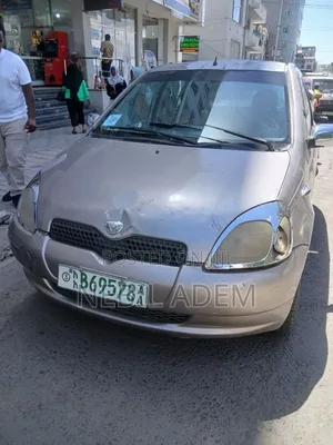 Toyota Vitz 2001 Silver