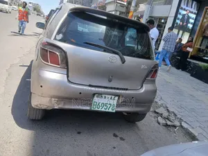 Toyota Vitz 2001 Silver