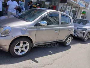 Toyota Vitz 2001 Silver